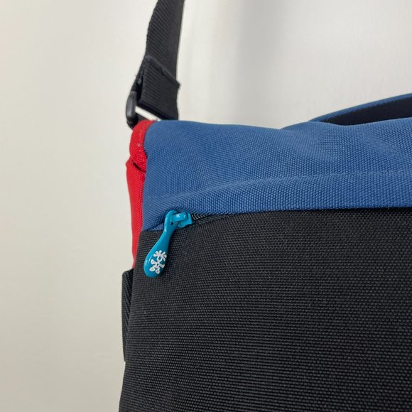 Crumpler 6 Million Dollar Home Shoulder Bag for Compact Digital SLR Camera Bag - Picture 10 of 13